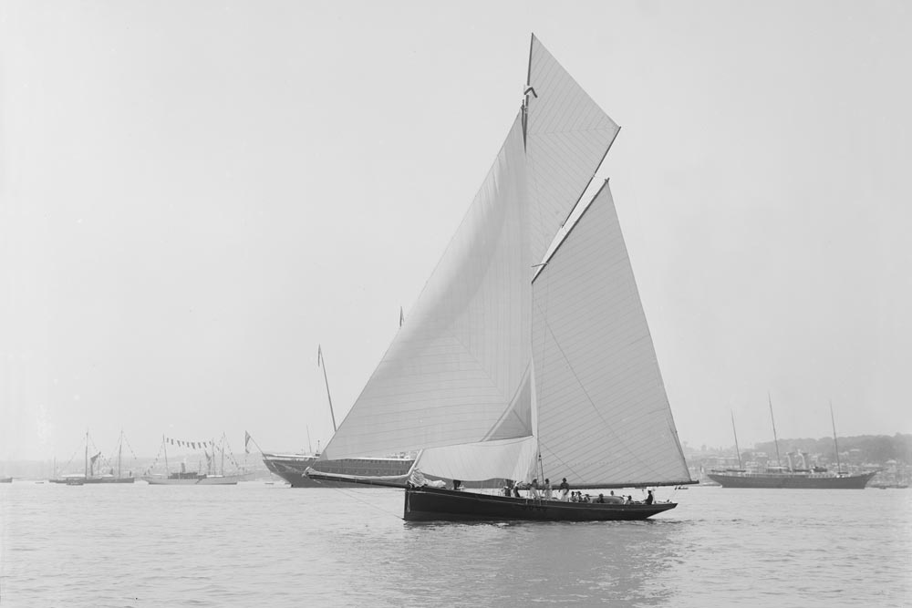 The gaff rigged cutter 'Bloodhound' sailing in light winds, 1908. Creator: Kirk & Sons of Cowes - 