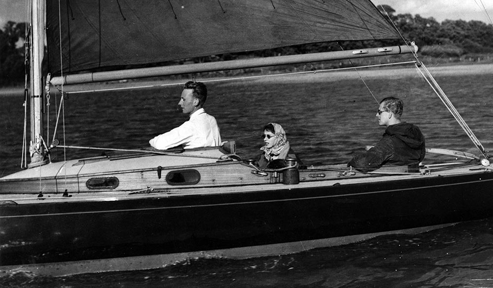 HRH QEII Sailing 1949 - Astern © Illustrated London News Ltd Mary Evans.jpg (Elizabeth and Philip)